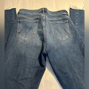 MOTHER Denim The Weekender Fray jeans